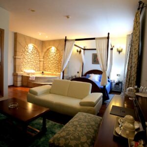 Suite Superior. Habitación con Jacuzzi y sala de estar