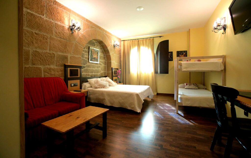 Habitaciones-familiares-Triples y Cúadruples-Hotel-Castillo-Bonavia