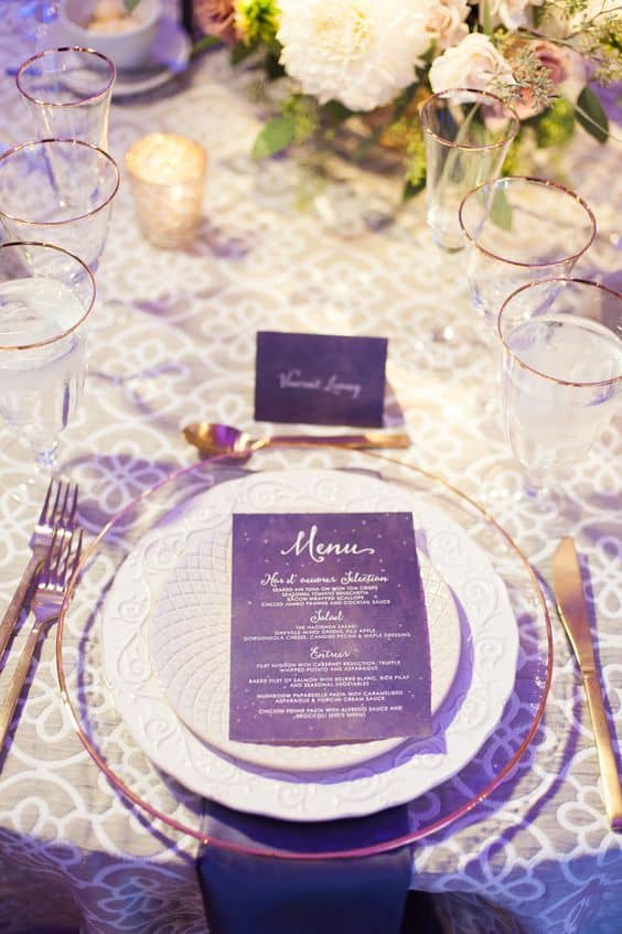 minuta de boda en color ultraviolet-morado