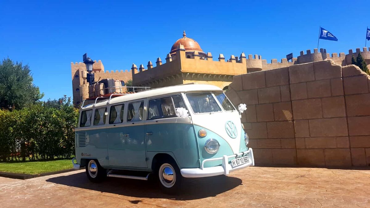 Novios en Volkswagen-Boda Soraya y Jorge-Hotel Castillo Bonavia (6)