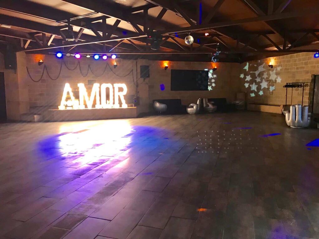 Letras luminosas y decorativas para bodas