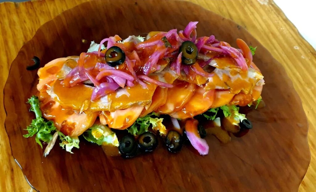 Ensalada Tomate Rosa con Ventresca_Castillo Bonavia-Carta 2019